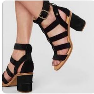 NWOT Ugg Macayla leather sandals